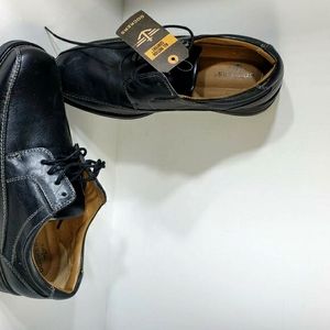 Size 8 Mens Dockers cushioned foot bed Flex soft C